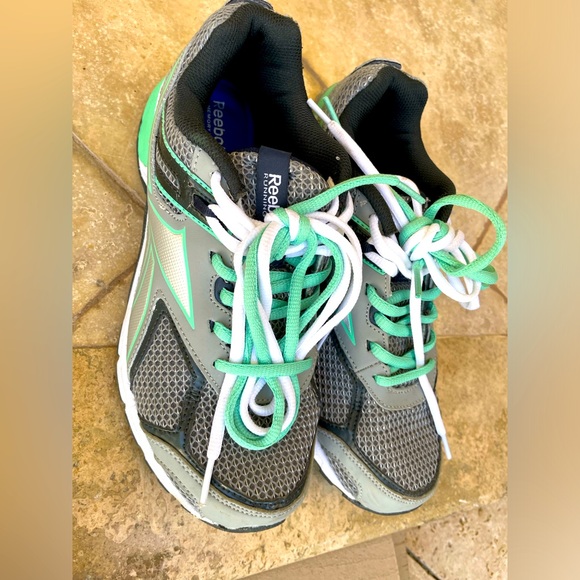 Reebok women’s running shoe with memory tech DMX ride - Picture 4 of 9